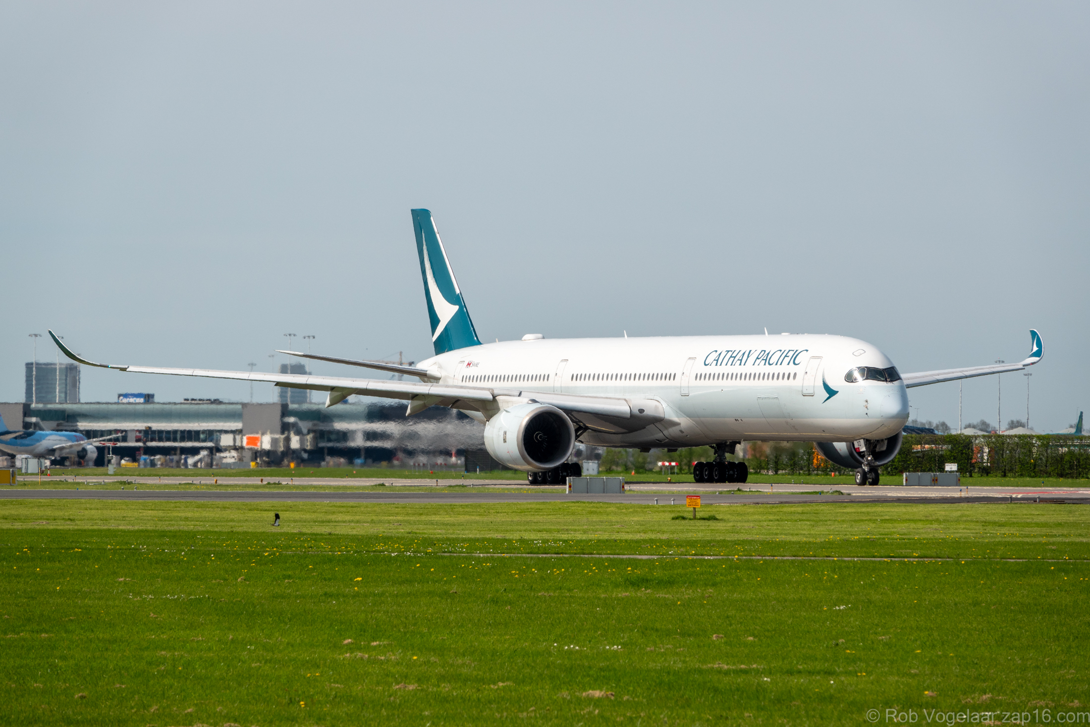 Cathay Pacific Airways inspects A350 fleet after identifying engine part failure